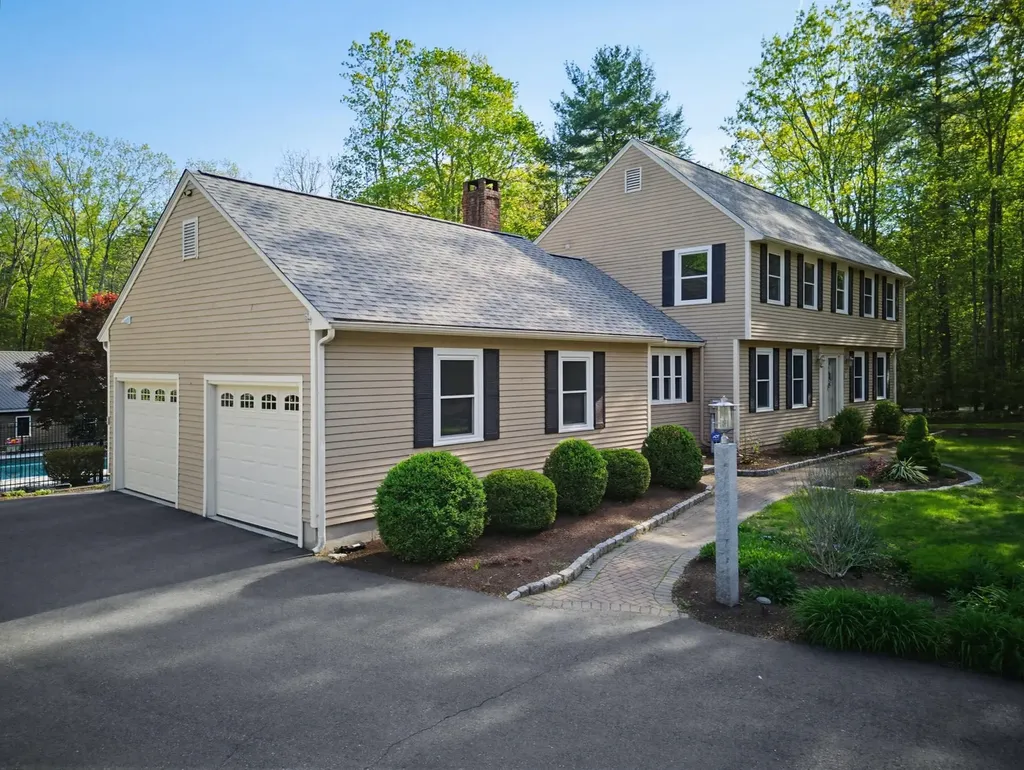 17 Dudley Road Brentwood NH 03833