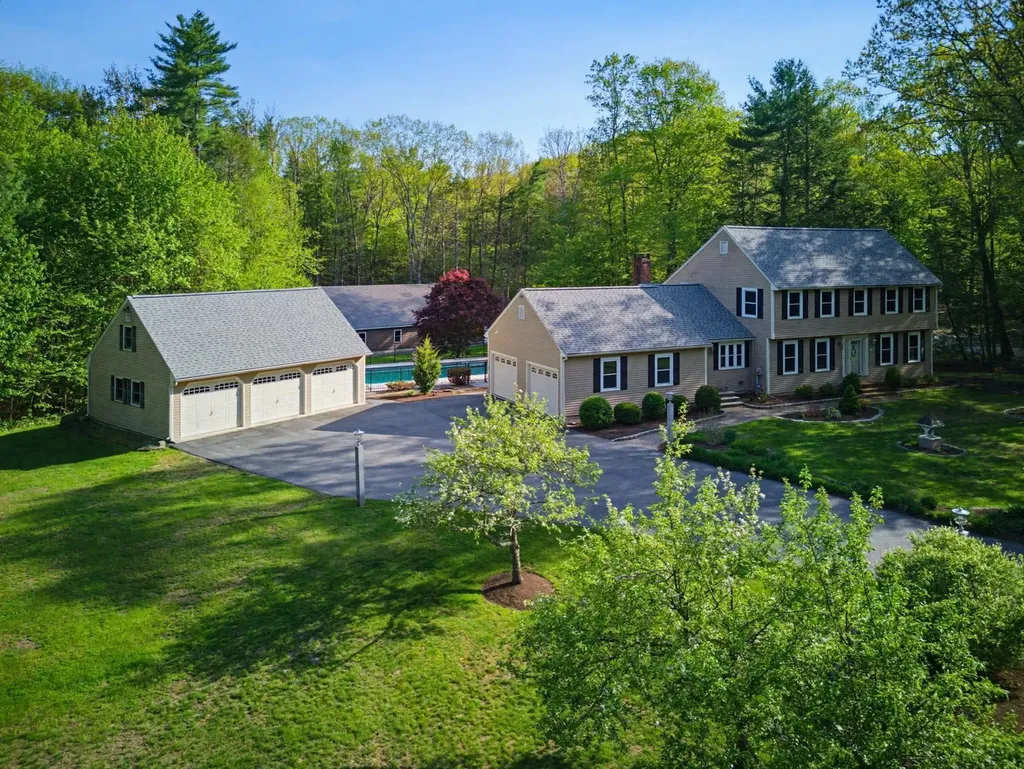 17 Dudley Road Brentwood NH 03833