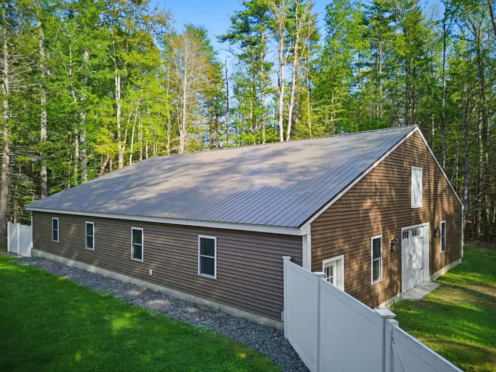 17 Dudley Road Brentwood NH 03833