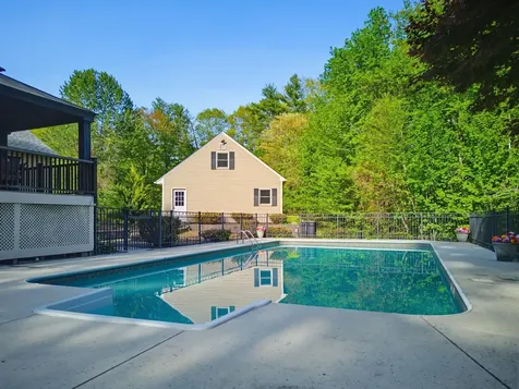 17 Dudley Road Brentwood NH 03833