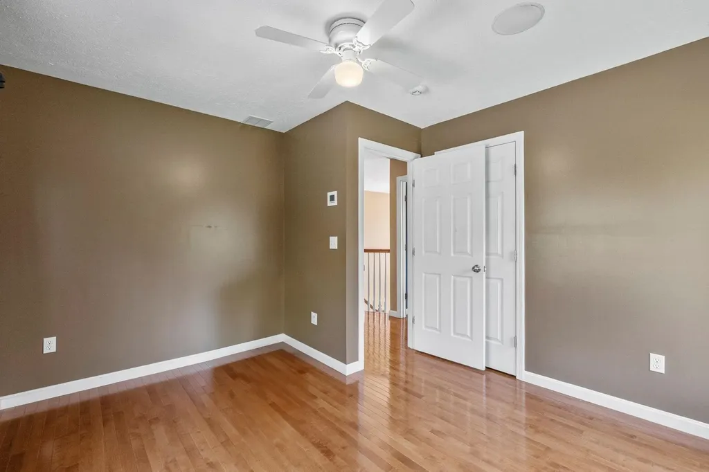 17 Mcqueston Drive Auburn NH 03032