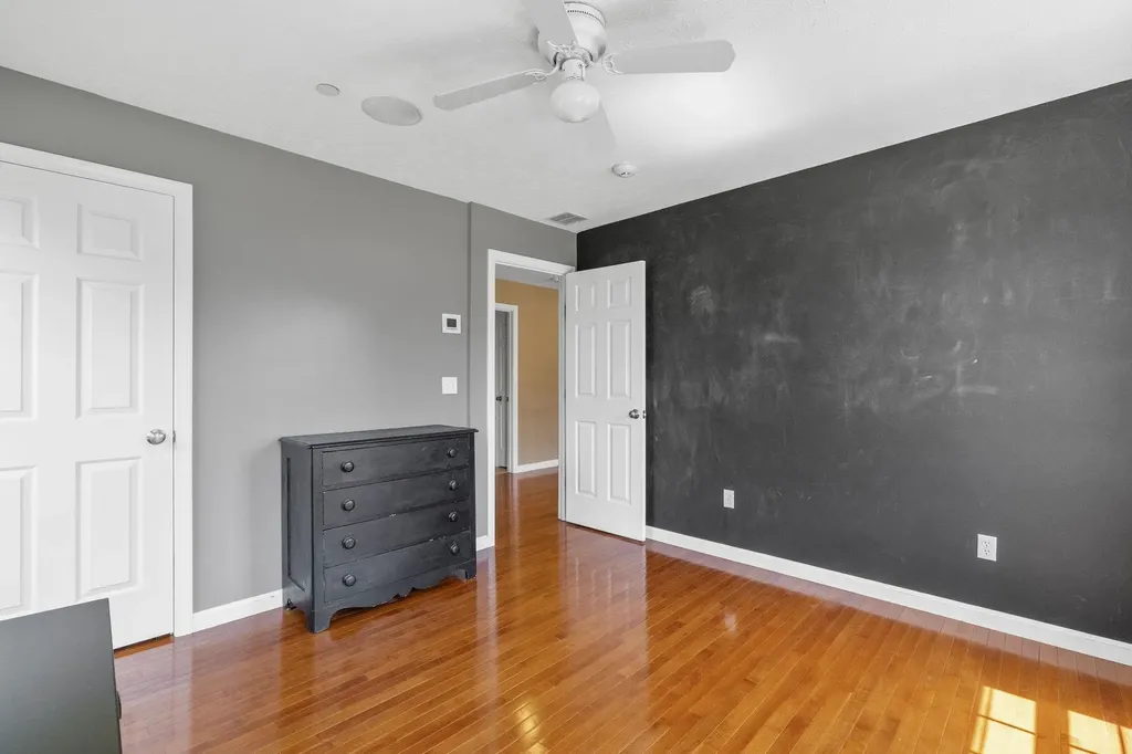 17 Mcqueston Drive Auburn NH 03032