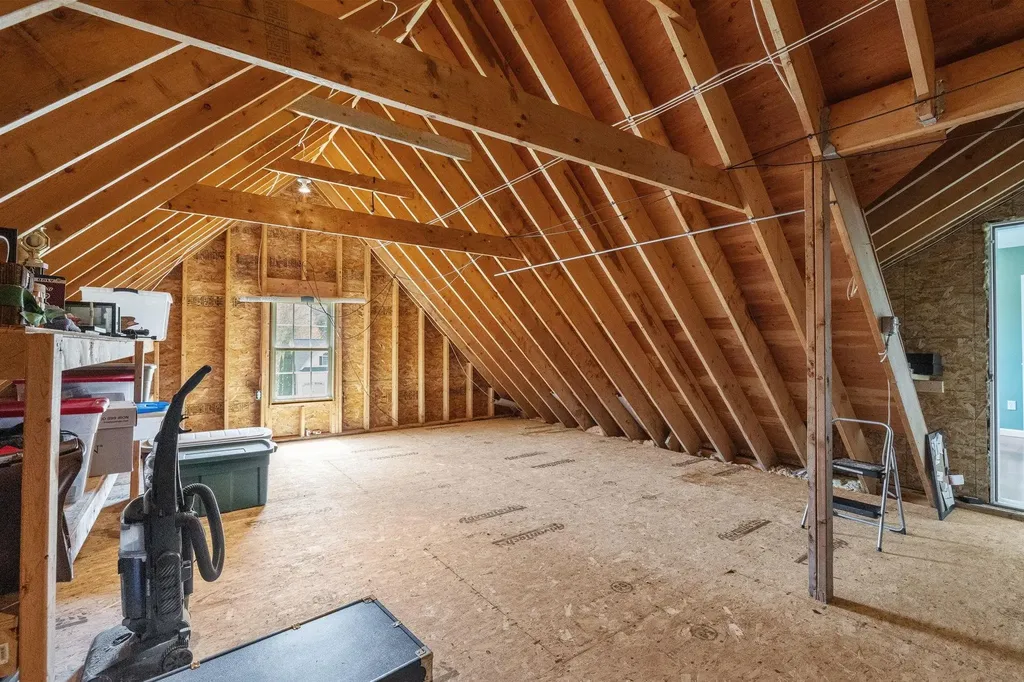 17 Mcqueston Drive Auburn NH 03032