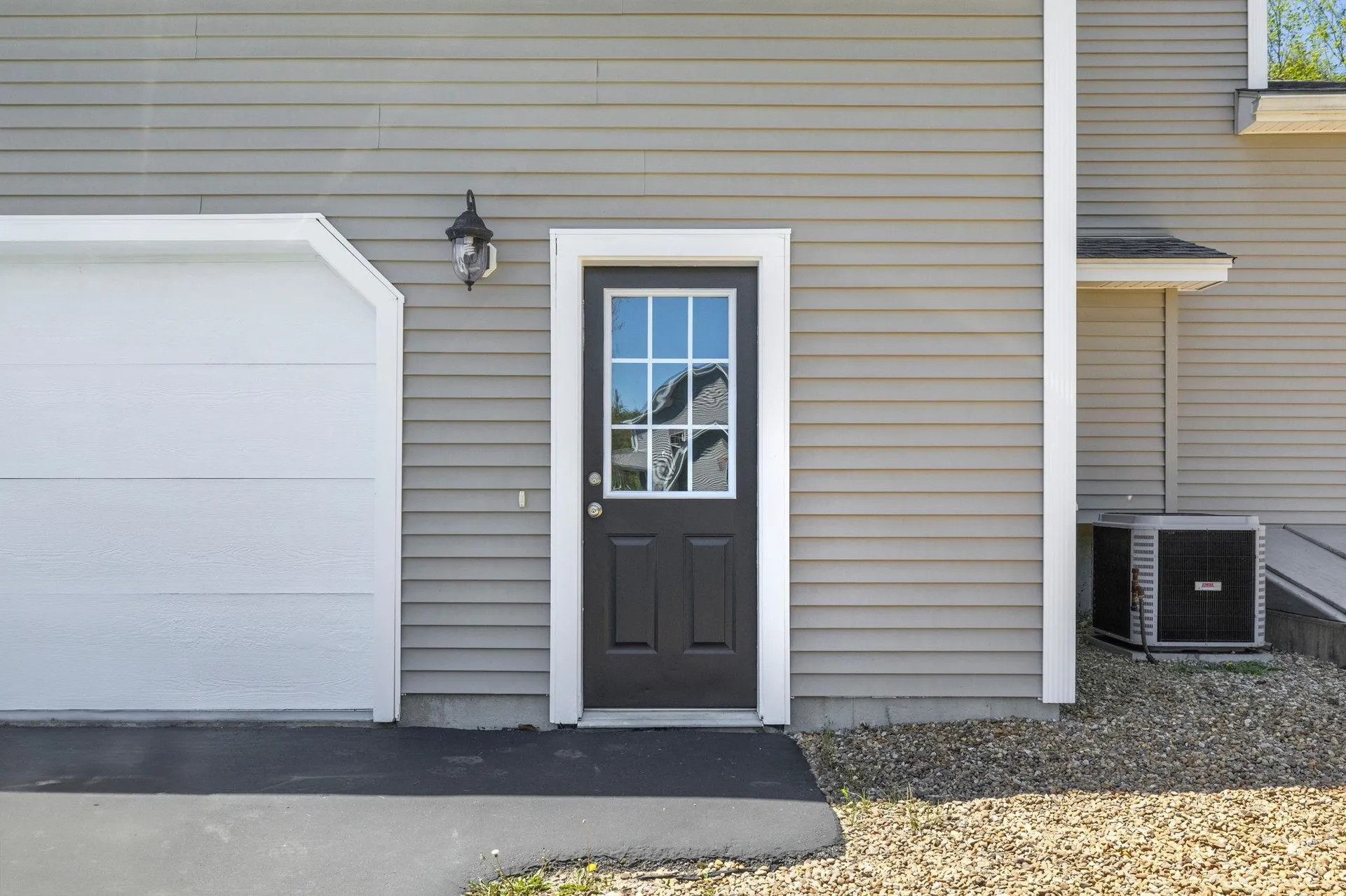 17 Mcqueston Drive Auburn NH 03032