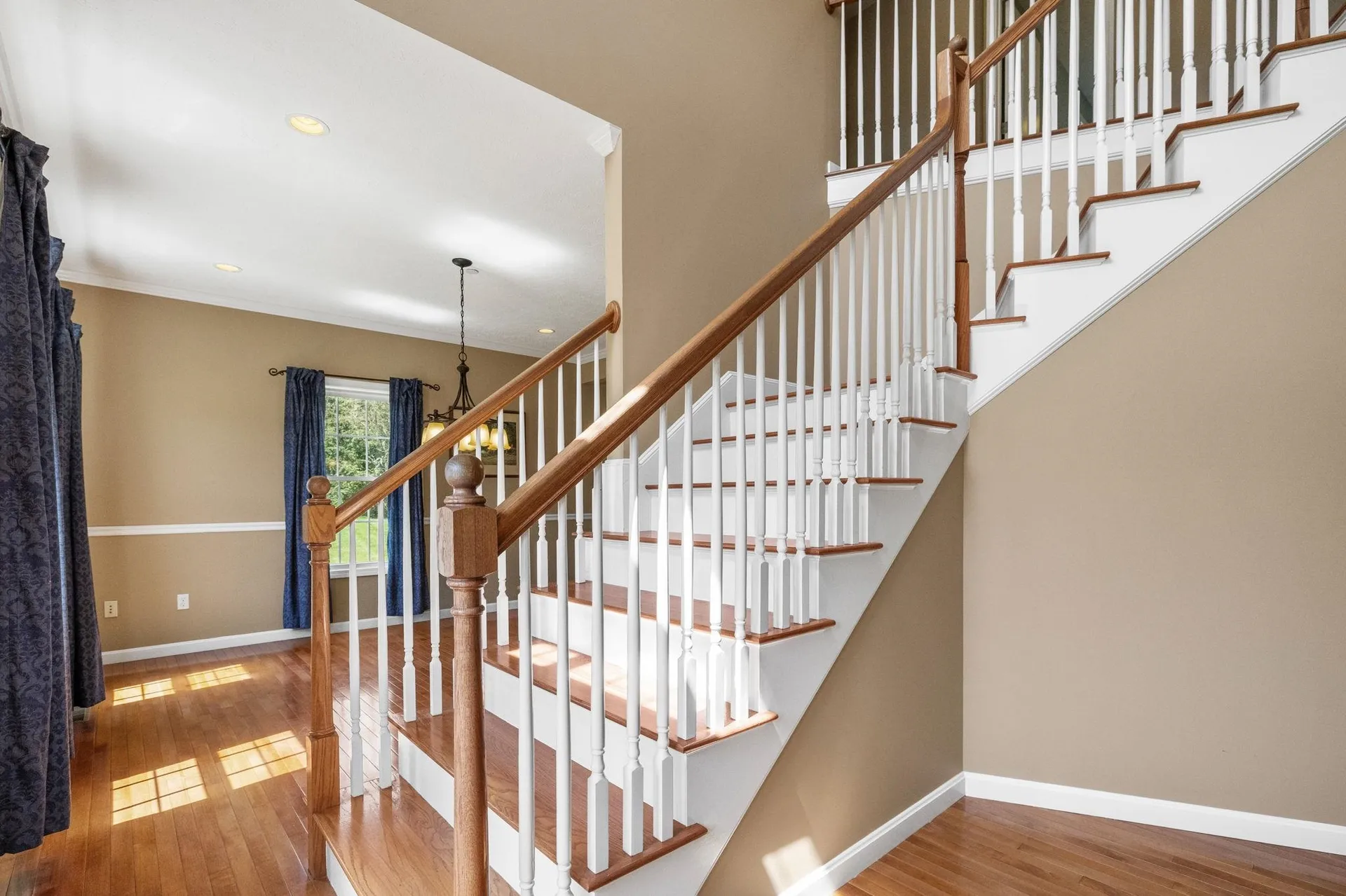 17 Mcqueston Drive Auburn NH 03032