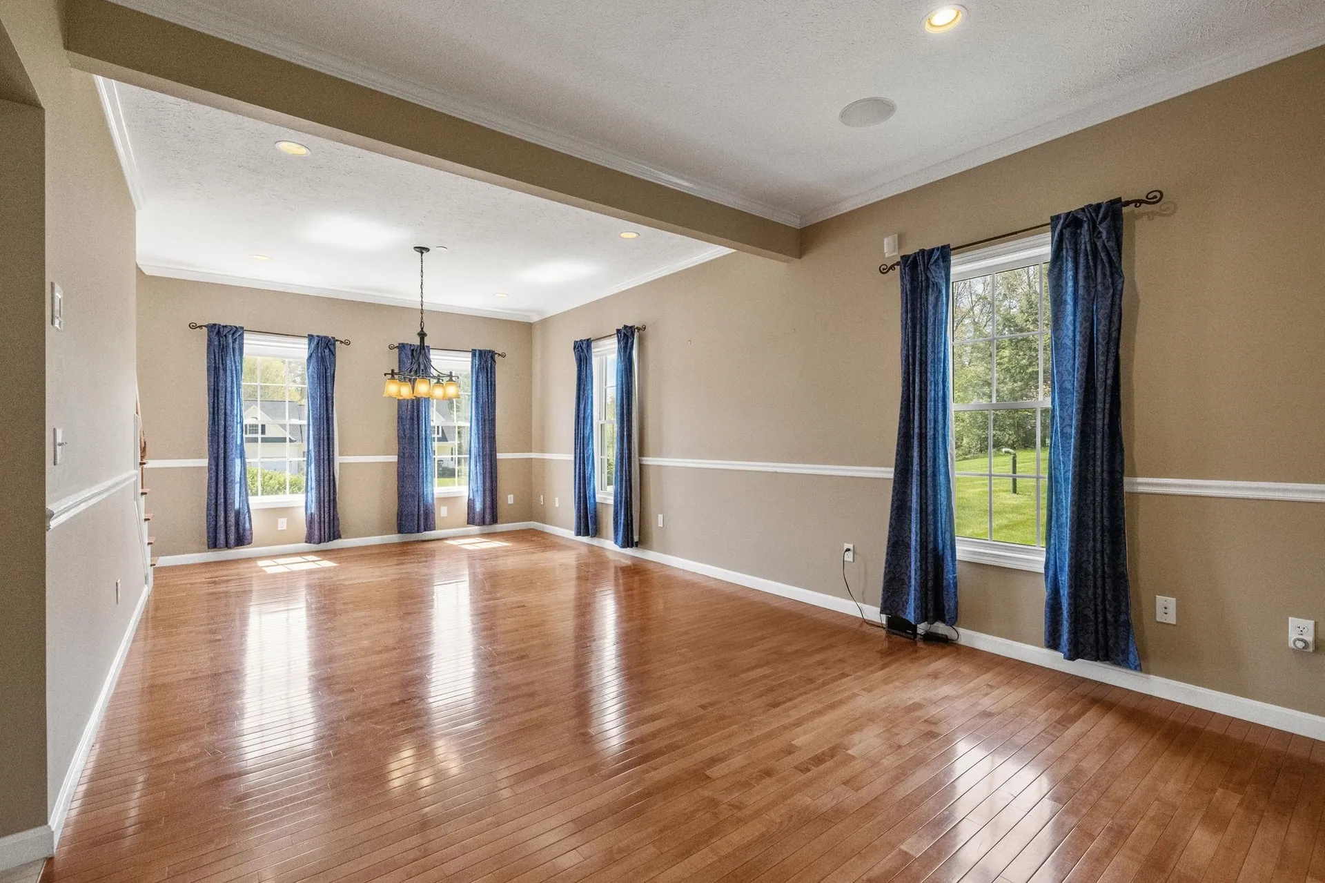 17 Mcqueston Drive Auburn NH 03032