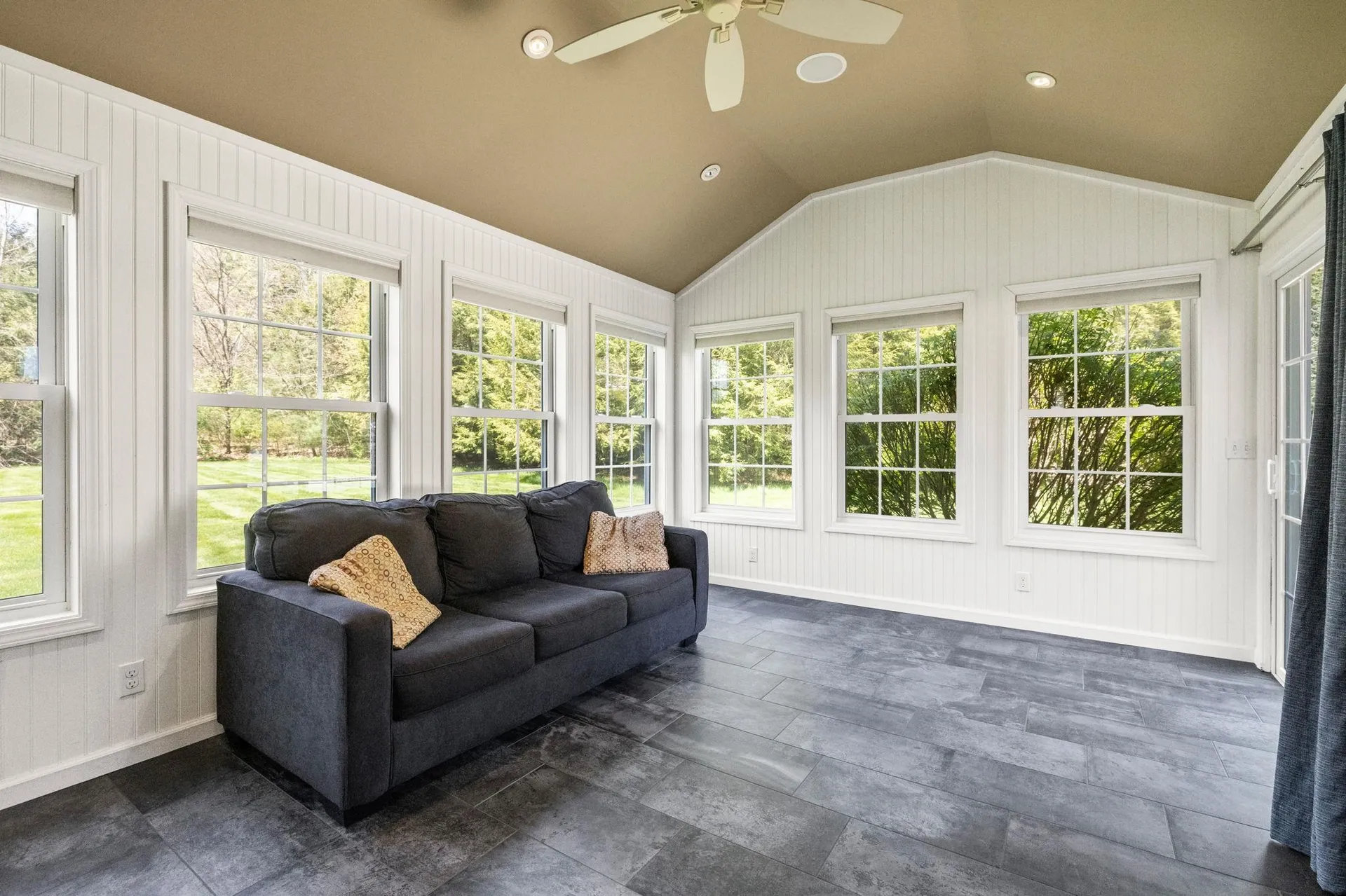 17 Mcqueston Drive Auburn NH 03032