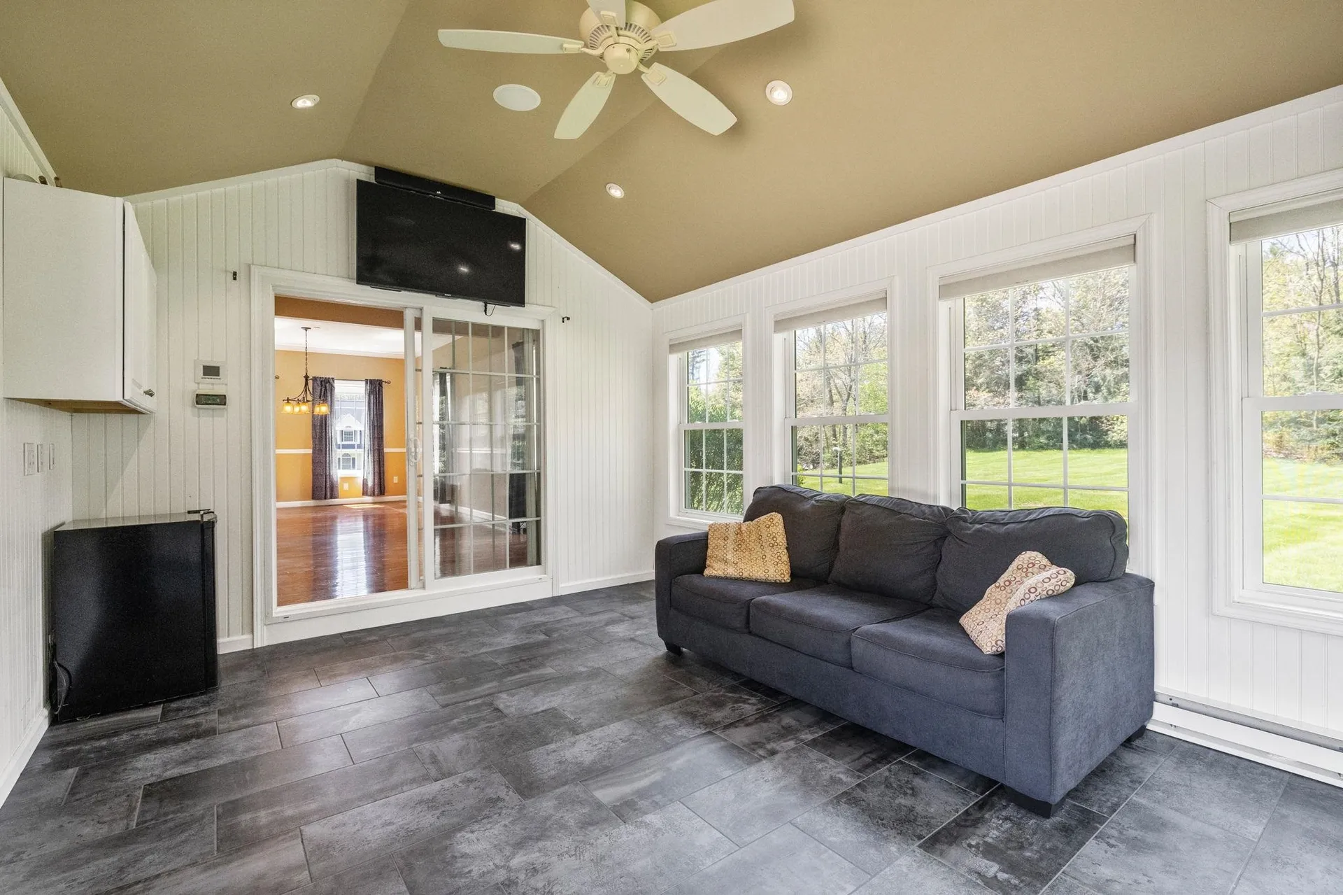 17 Mcqueston Drive Auburn NH 03032