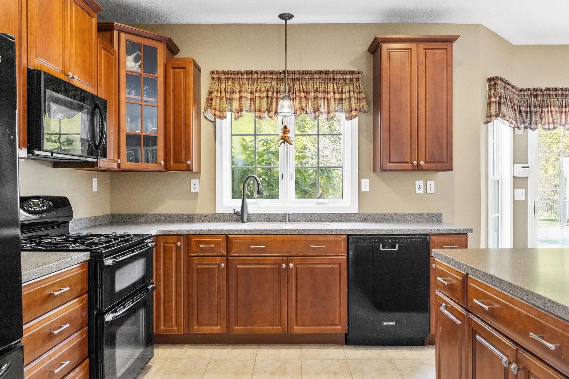 17 Mcqueston Drive Auburn NH 03032