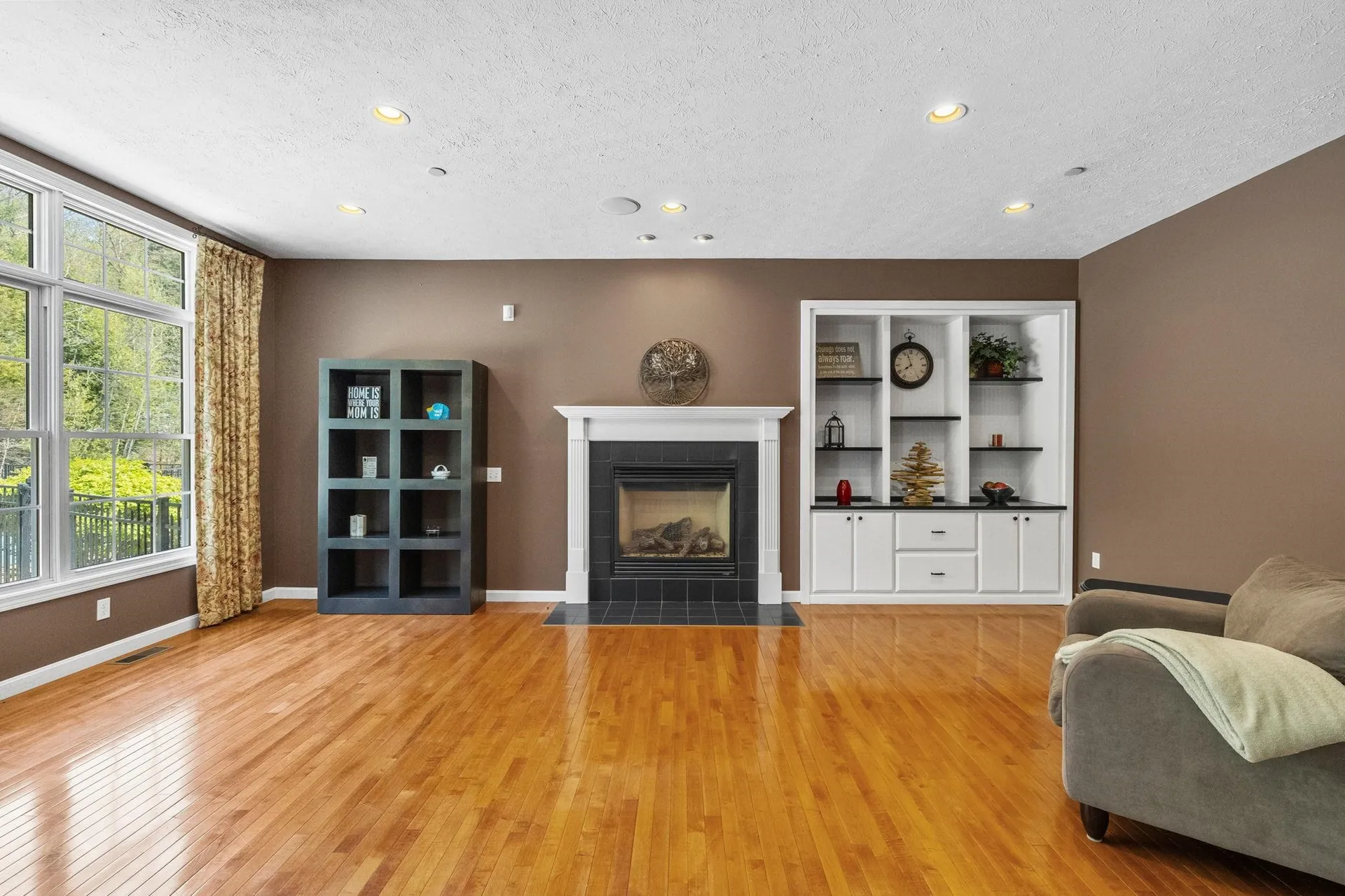 17 Mcqueston Drive Auburn NH 03032