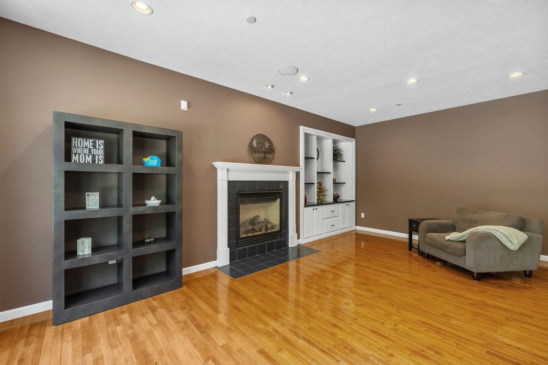 17 Mcqueston Drive Auburn NH 03032