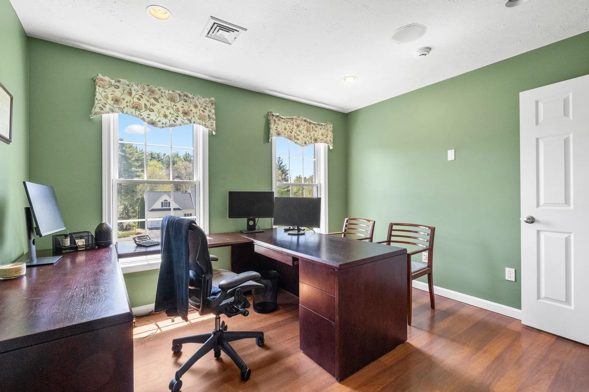 17 Mcqueston Drive Auburn NH 03032