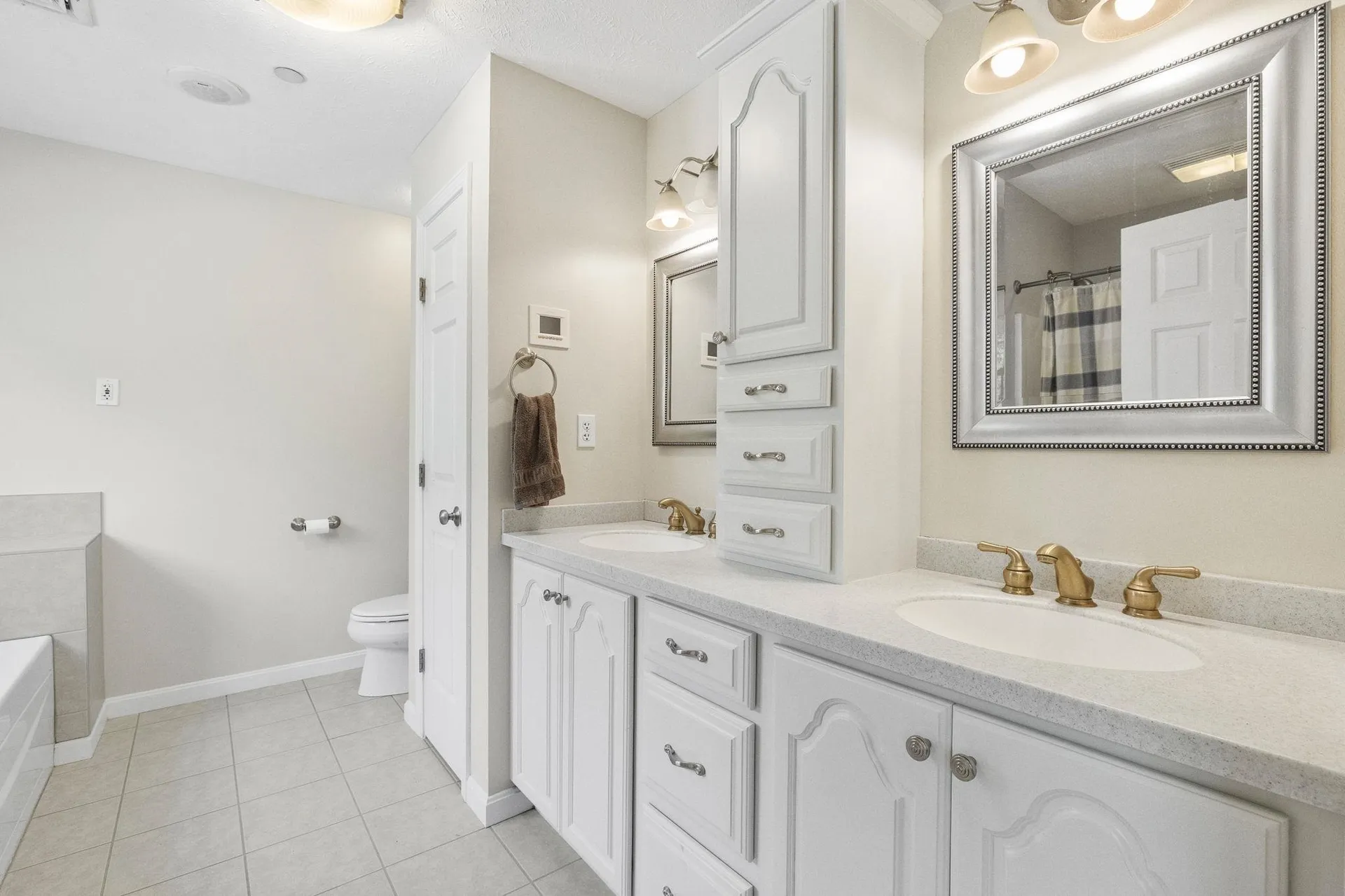 17 Mcqueston Drive Auburn NH 03032