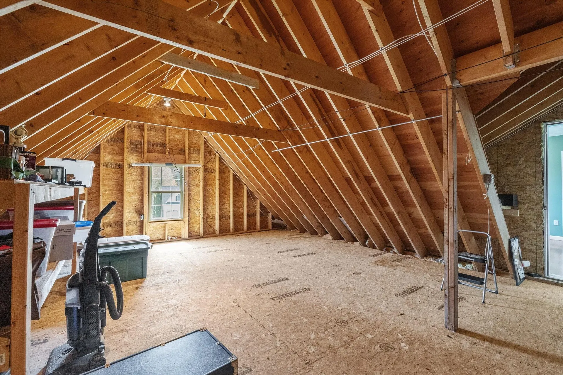 17 Mcqueston Drive Auburn NH 03032