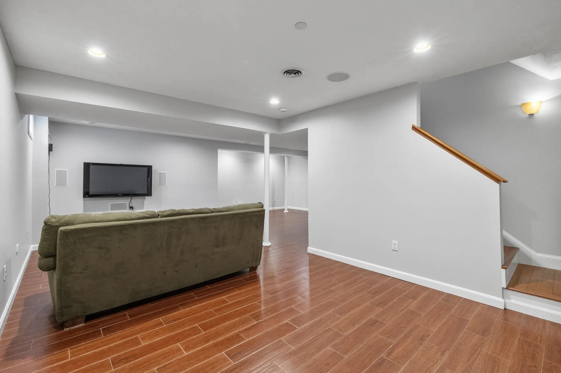 17 Mcqueston Drive Auburn NH 03032
