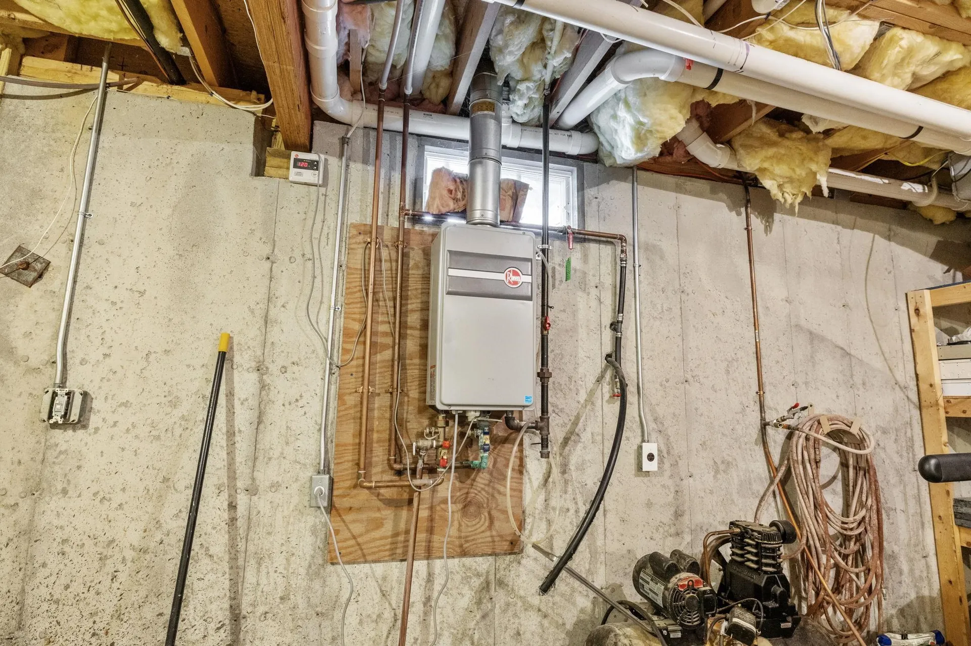 17 Mcqueston Drive Auburn NH 03032