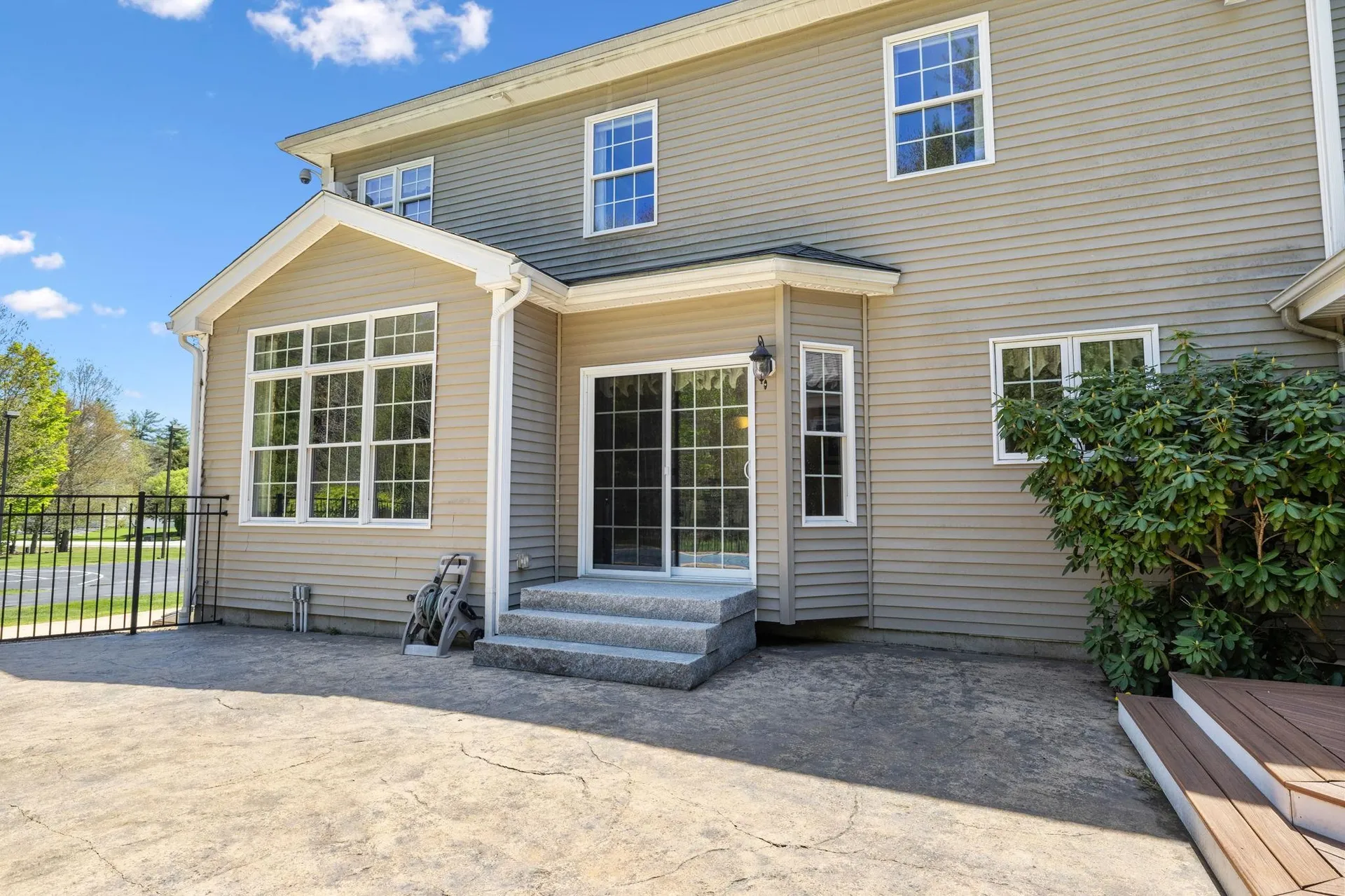 17 Mcqueston Drive Auburn NH 03032
