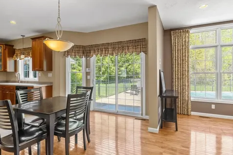 17 Mcqueston Drive Auburn NH 03032