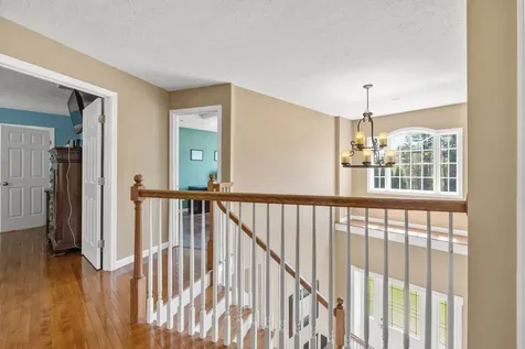 17 Mcqueston Drive Auburn NH 03032