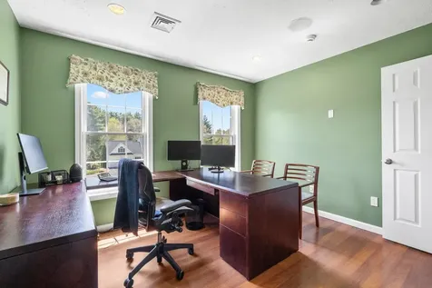 17 Mcqueston Drive Auburn NH 03032