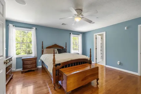 17 Mcqueston Drive Auburn NH 03032
