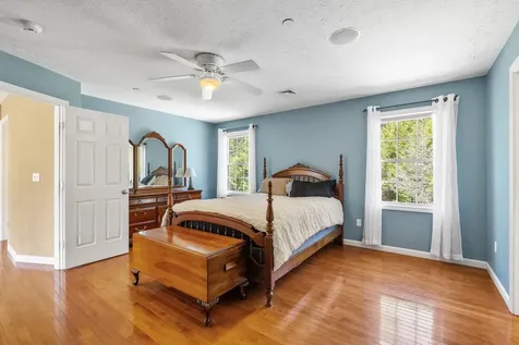 17 Mcqueston Drive Auburn NH 03032