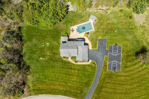 17 Mcqueston Drive Auburn NH 03032