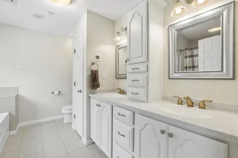 17 Mcqueston Drive Auburn NH 03032
