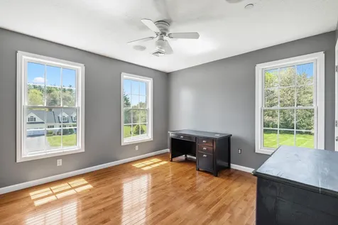 17 Mcqueston Drive Auburn NH 03032