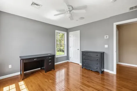 17 Mcqueston Drive Auburn NH 03032