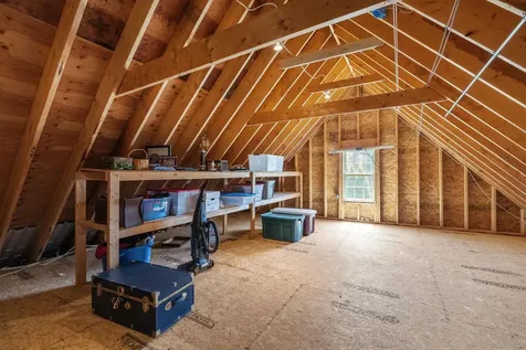 17 Mcqueston Drive Auburn NH 03032