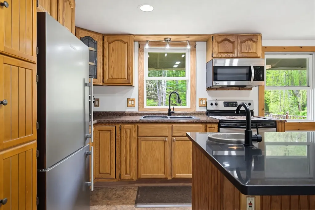 110 Tuttle Lane Greenland NH 03840