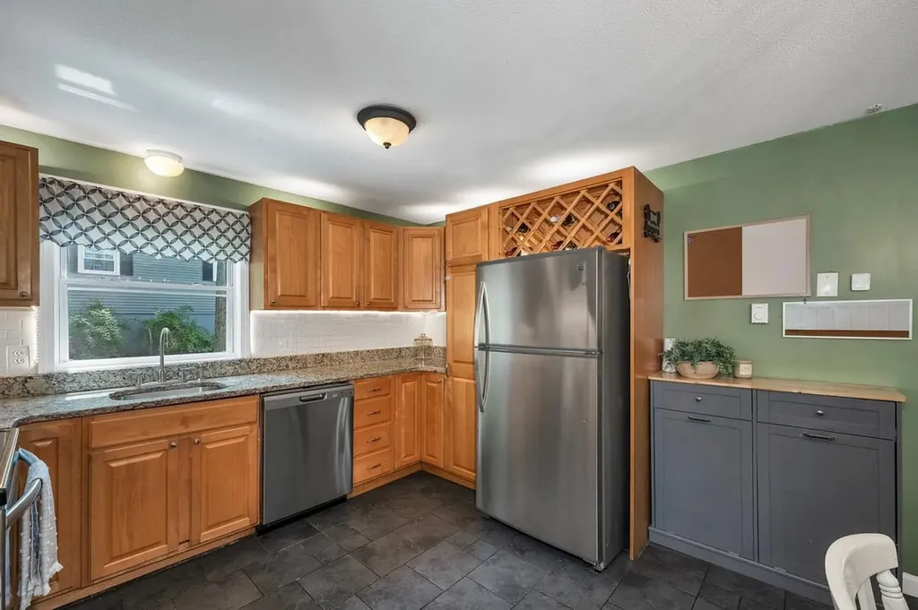 24 Bedard Avenue Derry NH 03038