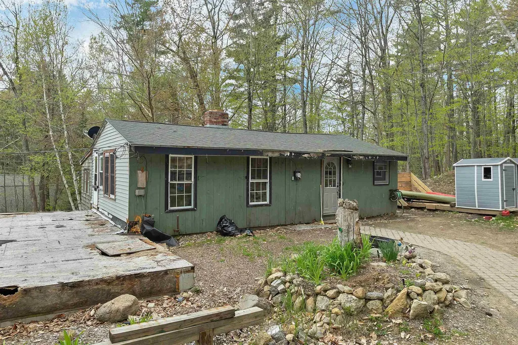 21 Grape Avenue Gilmanton NH 03237