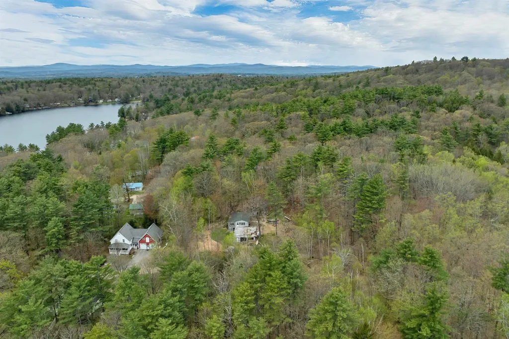 21 Grape Avenue Gilmanton NH 03237