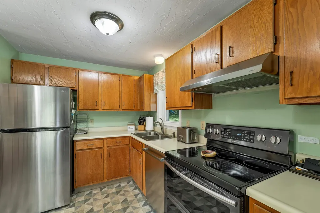 73 Evergreen Avenue Franklin NH 03235