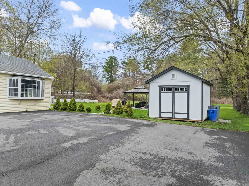 96 Lafayette Road Hampton Falls NH 03844