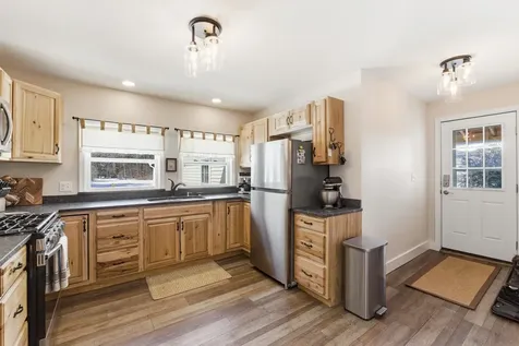 96 Lafayette Road Hampton Falls NH 03844