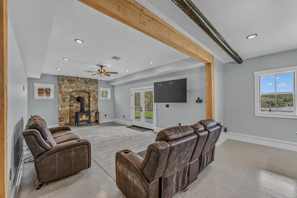 85 Shepard Hill Road Holderness NH 03245