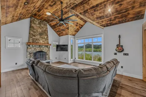 85 Shepard Hill Road Holderness NH 03245