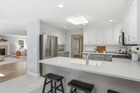 10 Ellison Drive Bedford NH 03110