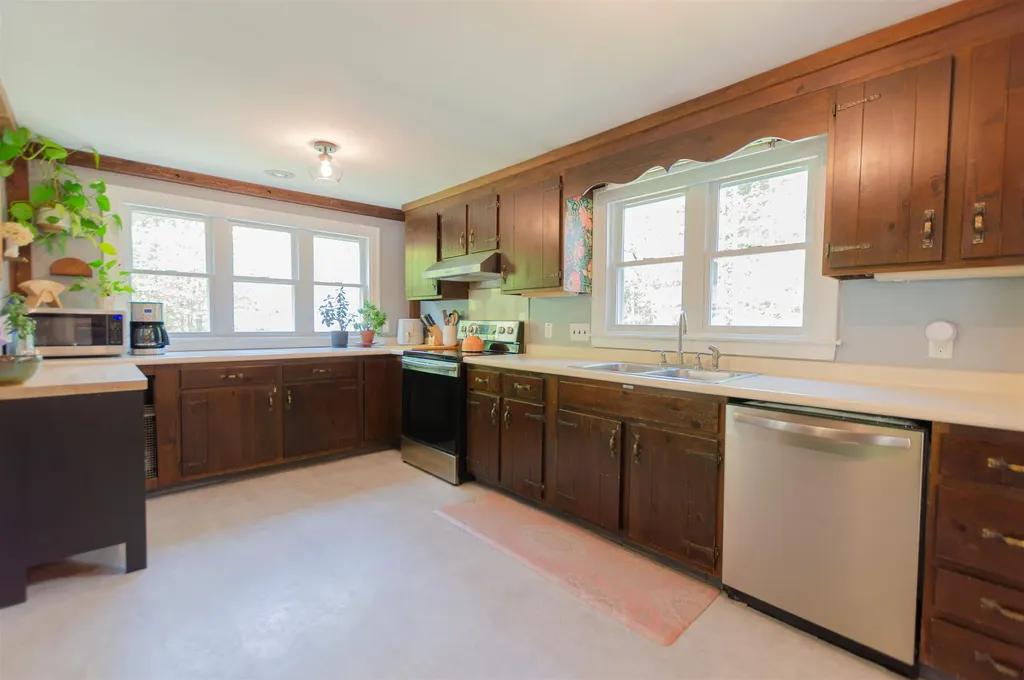 1038 Farrington Corner Road Hopkinton NH 03229