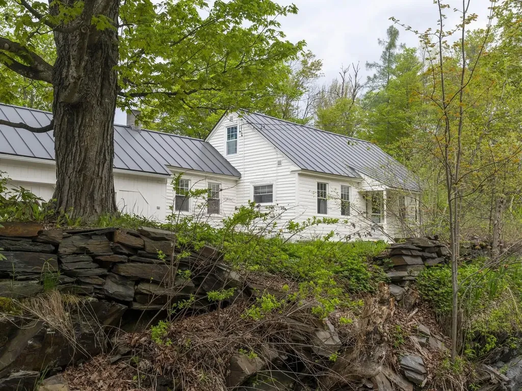 8913 County Road Calais VT 05648