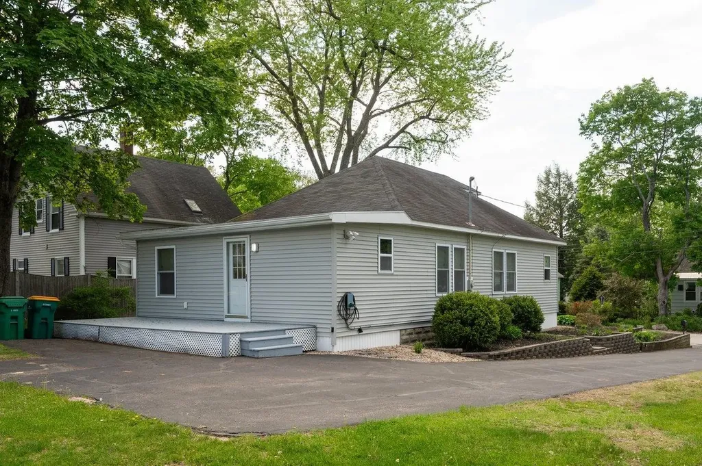 8 Harding Street Rochester NH 03867