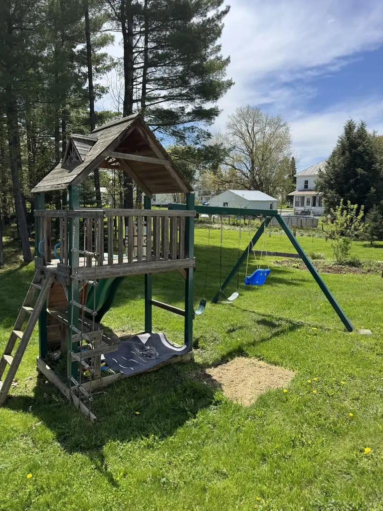 58 Hamilton Place Extension Richford VT 05476