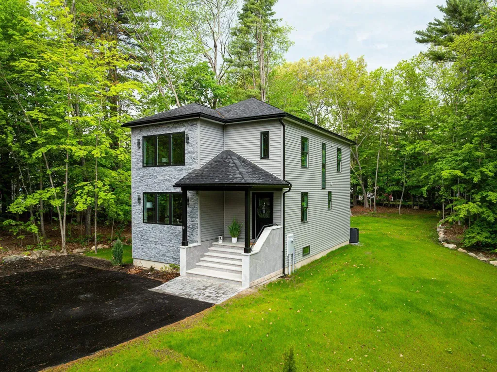 9 Trues Parkway Sandown NH 03873