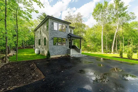 9 Trues Parkway Sandown NH 03873