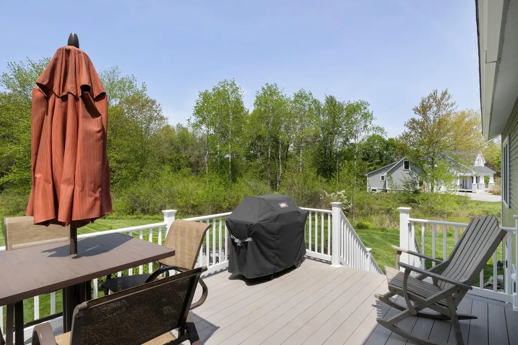 6 Betty Lane Stratham NH 03885