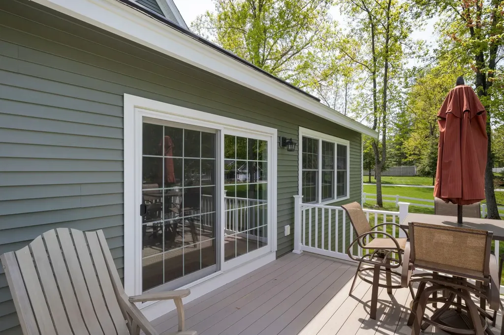 6 Betty Lane Stratham NH 03885