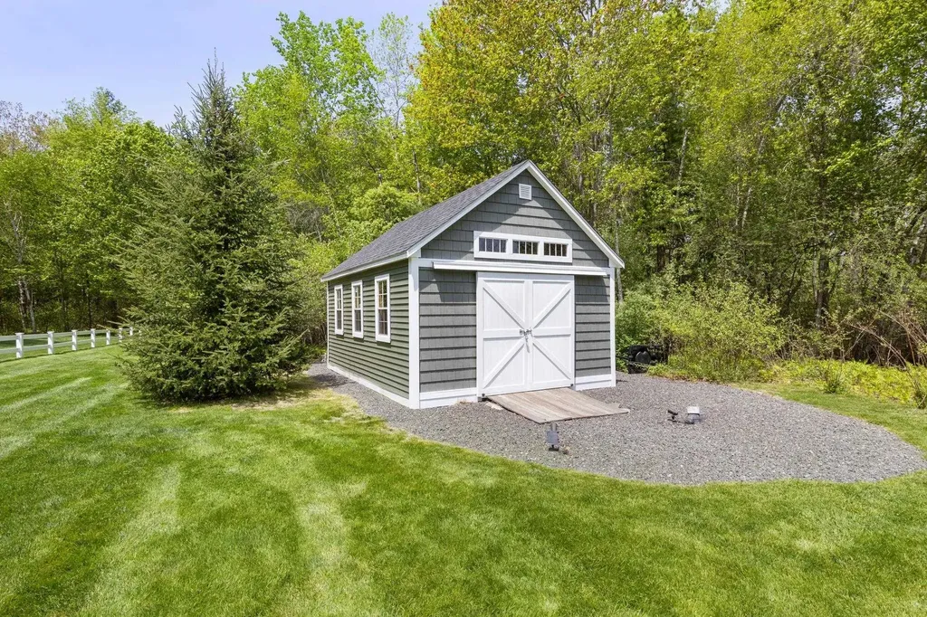 6 Betty Lane Stratham NH 03885